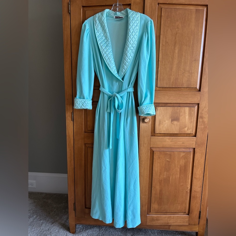 Vanity Fair Wrap-around Full Length Robe Size L